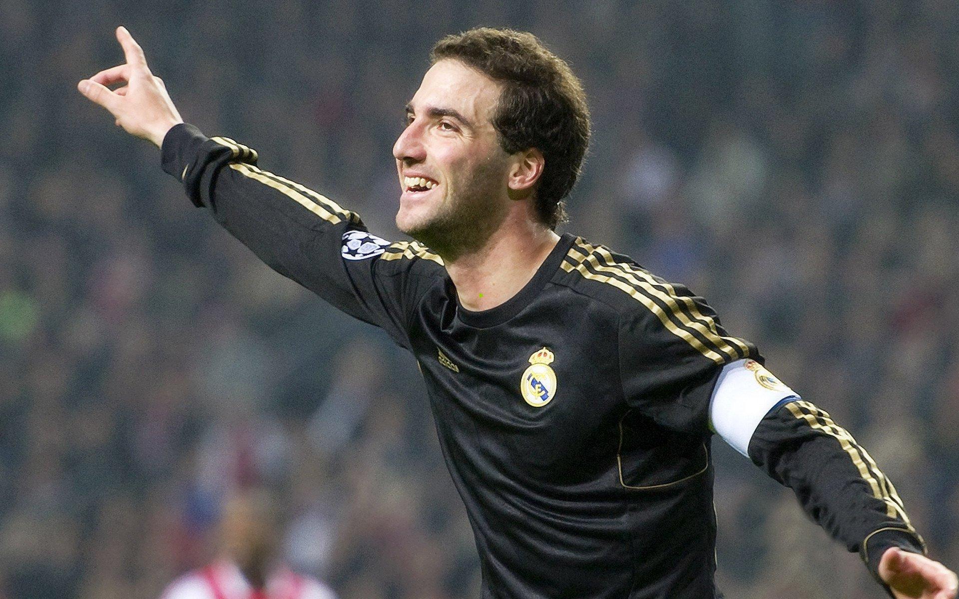 女足世界杯见证历史性对决 七万余人现场观战 中国队遭遇强劲挑战